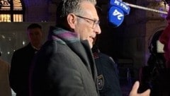 Am Akademikerball in Wien: Ex-Vizekanzler Heinz-Christian Strache (Bild: krone.tv)