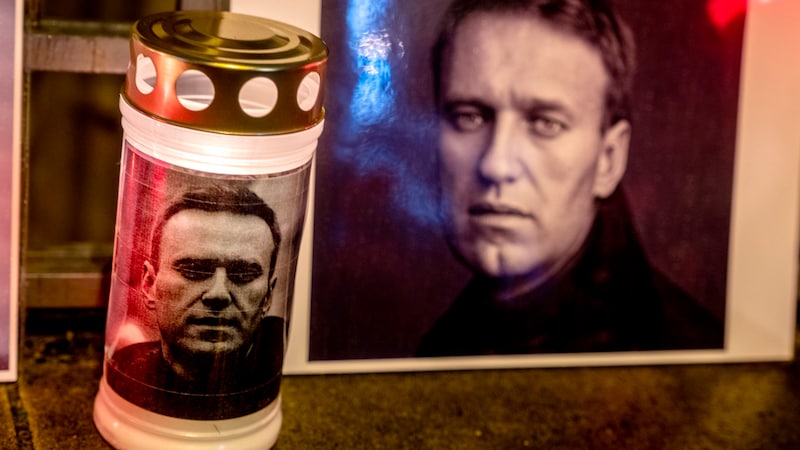 Family and comrades-in-arms mourn Alexei Navalny. (Bild: AP)