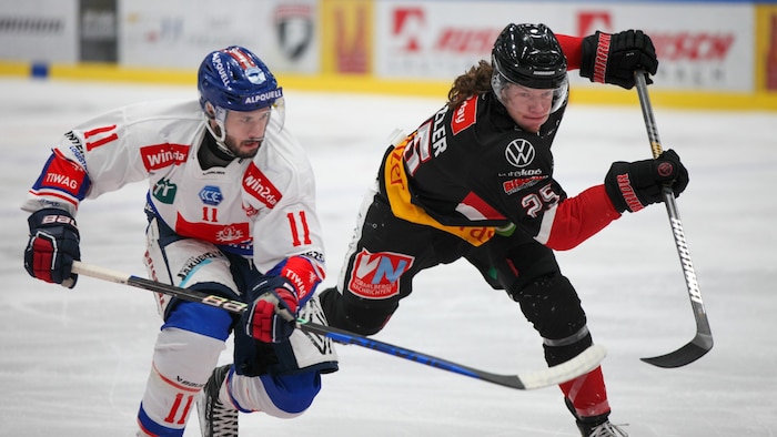 Daniel Jakubitzka (l.) war immer am Mann.