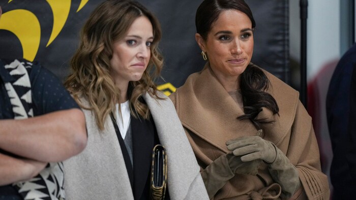 Luisana Lopilato und Herzogin Meghan wagten sich nicht aufs Eis.