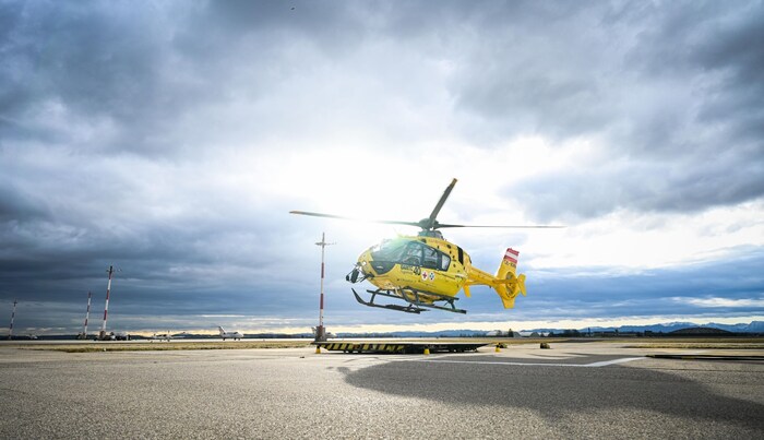 „Christophorus 10“ hebt von Linz-Hörsching ab.