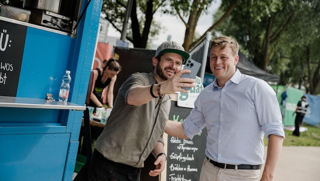 Landesrat Stefan Kaineder trauert um den plötzlich verstorbenen Markus Fuchs (Bild: Land OÖ/Stinglmayr)