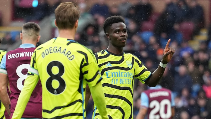 Martin Odegaard (l.) traf zum 1:0, Bukayo Saka (r.) erhöhte auf 2:0.