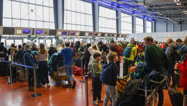 Viel los am Salzburger Flughafen. (Bild: Tschepp Markus)