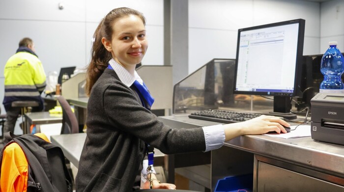 Annamaria Kracsica half gestern am Airport fleißig mit.