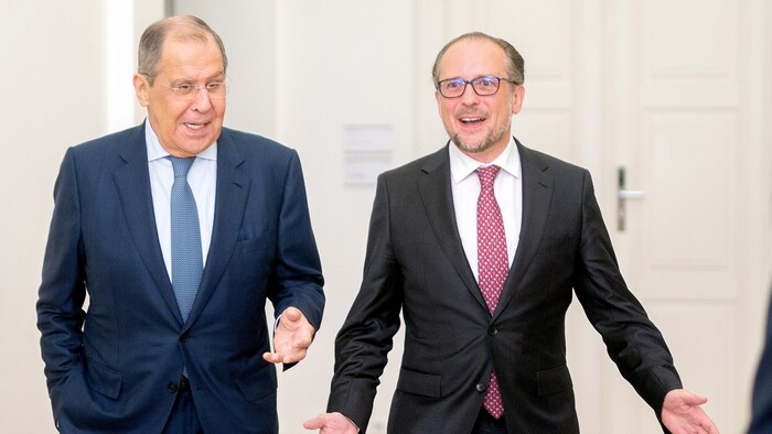 Minister spraw zagranicznych Schallenberg ze swoim rosyjskim odpowiednikiem Siergiejem Ławrowem w Wiedniu w 2021 r.