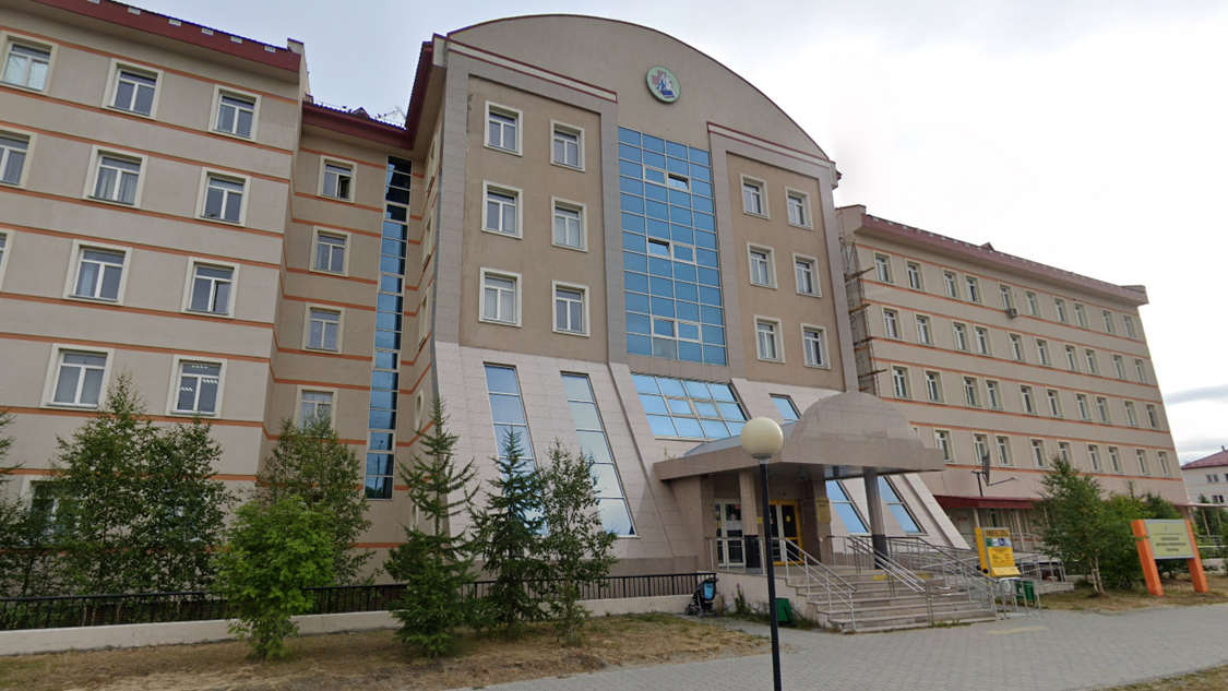 A körzeti kórház az észak-szibériai Szalechard városában (archív fotó) (Bild: Google Maps)