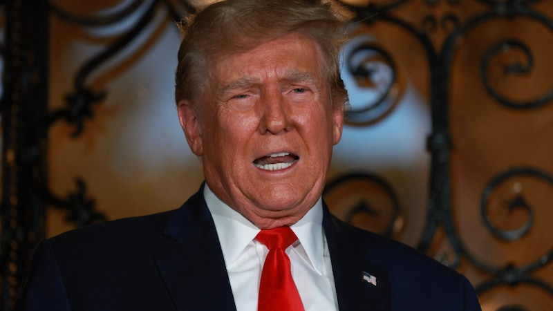 Donald Trump wurde von einem Gericht zu einer Strafe von gut 350 Mio. Dollar verurteilt. (Bild: APA/Getty Images via AFP/GETTY IMAGES/JOE RAEDLE)