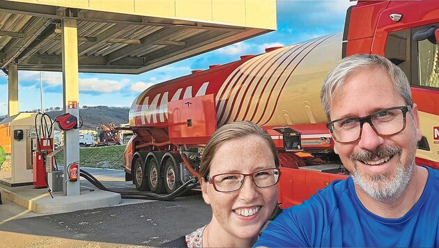 „Es gehört zur Philiosophie unseres Unternehmens, biologisch zu denken“: Elisabeth Berthold und Roman Kreilberger setzen auf den neuen „Superdiesel“. (Bild: Berthold Entsorgung, Krone KREATIV)