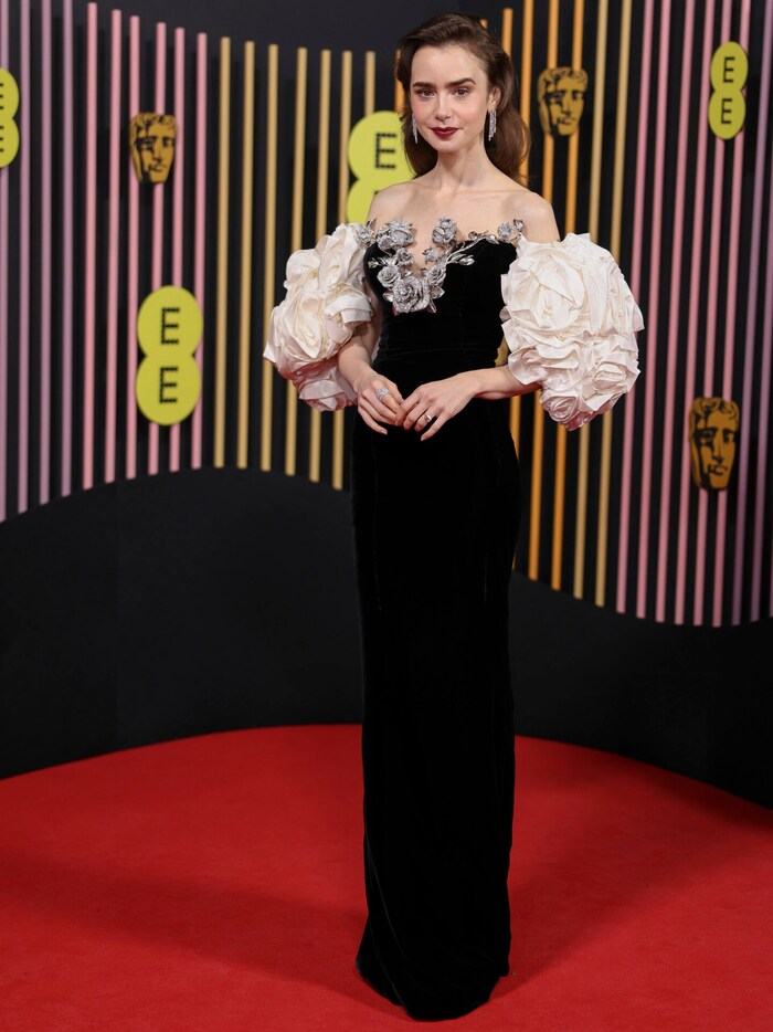 Lily Collins verzauberte in einem Blütentraum.