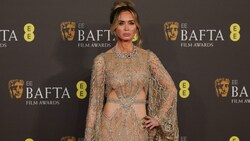 Emily Blunt zeigte viel Haut und war einer der Hingucker bei den Bafta Film Awards in London. (Bild: APA/AFP/Adrian DENNIS)