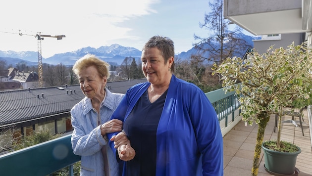 Hedwig Wasserbauers Stütze ist ihre Tochter Claudia Hemetsberger. (Bild: Tschepp Markus)