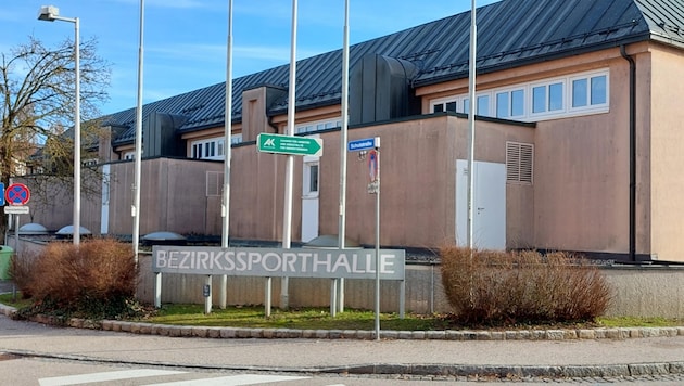 V okresní sportovní hale v Schärdingu se v sobotu vyhrotil hobby turnaj. (Bild: Scharinger Daniel)