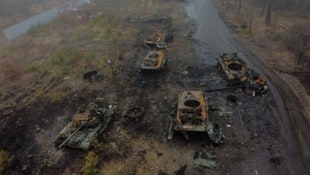 Ausgebrannte russische Panzer in der Ukraine (Archivbild) (Bild: AFP)