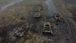 Ausgebrannte russische Panzer in der Ukraine (Archivbild) (Bild: AFP)