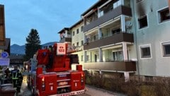 Einsatzort in Wörgl: Flammen schlugen aus Fenster (Bild: zoom.tirol)