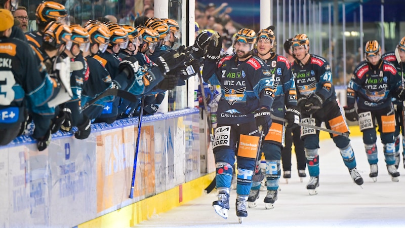 Die Black Wings wollen wie beim 3:2 im letzten Heimspiel gegen Salzburg jubeln (Bild: GEPA pictures)