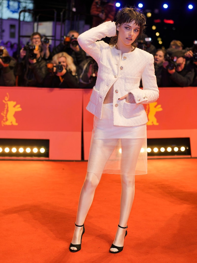 Kristen Stewart bei der Red-Carpet-Premiere ihres Films „Love Lies Bleeding“ bei der Berlinale 2024 (Bild: APA/AP Photo/Markus Schreiber)