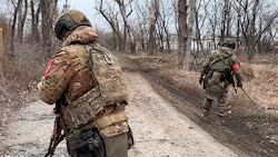 Russische Soldaten in Awdijiwka (Bild: AP/Russian Defense Ministry Press Service)