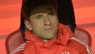 Selbst Thomas Müller scheint ratlos zu sein. (Bild: APA/AFP/Sascha Schuermann)