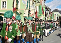 600 Schützen kamen in Tamsweg zusammen, um zum 64. Mal Salzburgs Landesverteidiger Anton Wallner zu ehren. Die Gedenkfeier findet jedes Jahr an einem anderen Ort statt. (Bild: ROLAND_HOLITZKY)