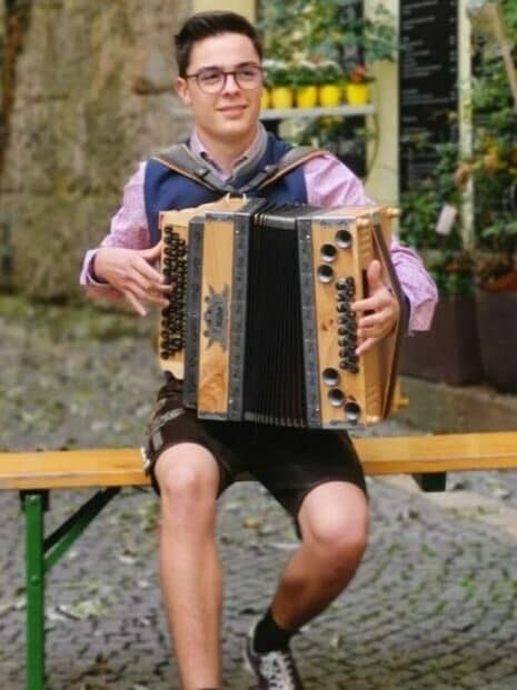 Felix Lindschinger spielt fünf Stücke.  (Bild: Fischer Claudia)