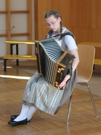Die dreifache Harmonika-Staatsmeisterin Laura Rampitsch ist auch dabei. (Bild: Musikschule)