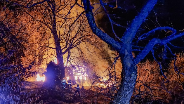 Dom w gminie Thörl spłonął całkowicie w poniedziałek wieczorem. (Bild: FF St. Ilgen)