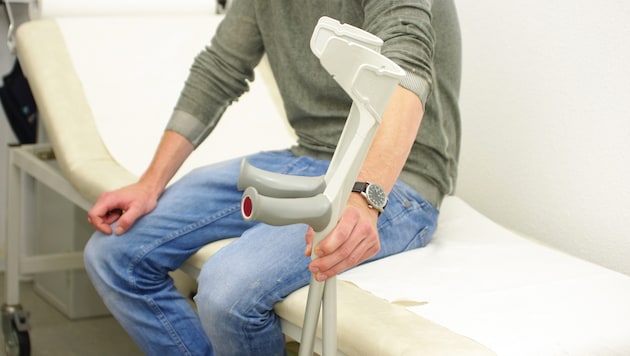 Manche Patienten klagen nach der Kreuzbandoperation noch immer über eine Instabilität im Kniegelenk. (Bild: Wellnhofer Designs - stock.adobe.com)