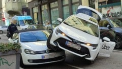 Der skurrile Taxi-Unfall passierte mitten auf der Hernalserhauptstraße. (Bild: „Krone“-Leserreporter, Krone KREATIV)