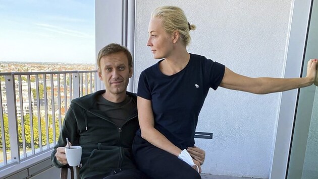 Alexei Navalny y Yulia Navalnaya (Bild: AFP)