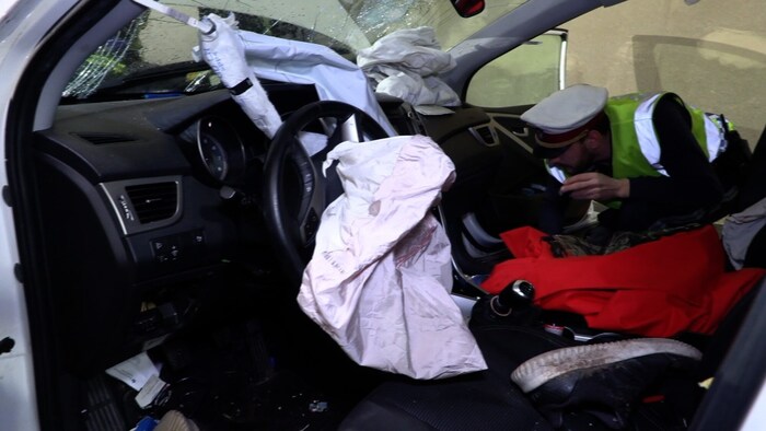 Das Unfallfahrzeug wurde komplett zerstört.