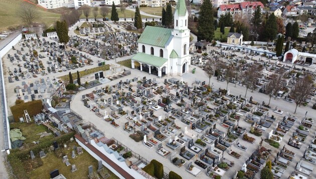 In Gmunden sorgt ein Wohnbauprojekt am evangelischen Friedhof für Diskussionen. (Bild: NEOS Gmunden)