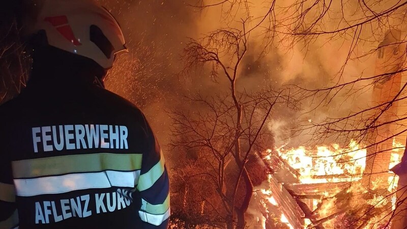 Die Feuerwehren waren mit 20 Fahrzeugen und 70 Kräften im Einsatz. (Bild: FF Aflenz Kurort)