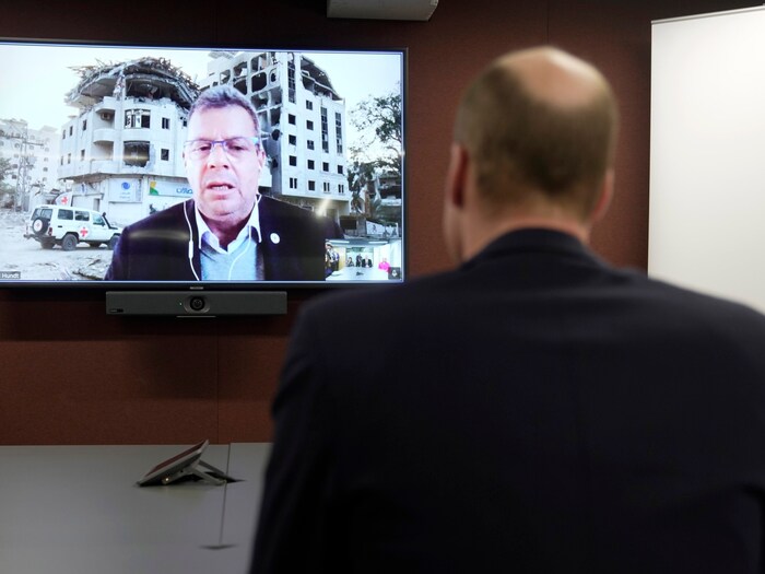 Prinz William im Rotkreuz-Hauptquartier bei einem Videocall mit Pascal Hundt in den ...