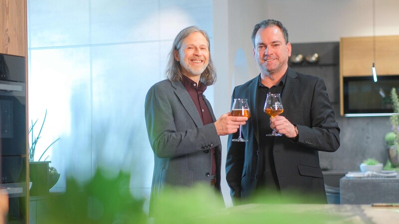 Gerald Bamberger (Marketing Maximarkt) und Didi Maier (LT1). (Bild: Horst Einöder/Flashpictures)