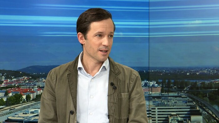 Dyrektor Caritas Wiedeń Klaus Schwertner rozmawia z krone.tv.