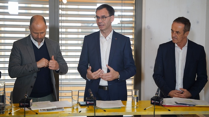 Landesrat Marco Tittler, Landeshauptmann Markus Wallner und Vogewosi-Geschäftsführer Hans-Peter ...