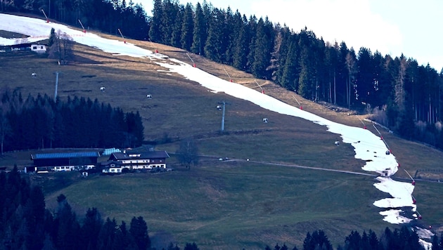 Auf der Mutterer Alm musste die Talabfahrt gesperrt werden. (Bild: Christof Birbaumer)