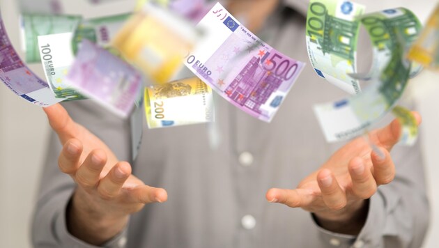 Banknotlar "dans etti", sahibi tespit edildi ve teslim edilen yaklaşık 1000 Euro'yu geri alacak (sembolik resim). (Bild: stock.adobe.com)