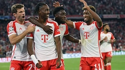 Mathys Tel (2.v.l.) hat sich in die Herzen vieler Bayern-Fans gespielt. (Bild: APA/AFP/CHRISTOF STACHE)