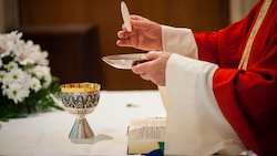 Ein Priester wurde im Waldviertel festgenommen (Symbolbild). (Bild: Tolo Balaguer stock.adobe)