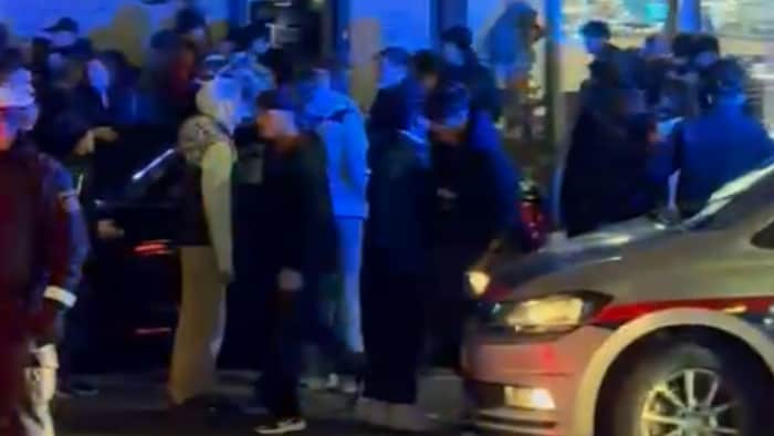Auch die Polizei Wien war bei dem Treffen vor Ort, um die Versammlung aufzulösen.
