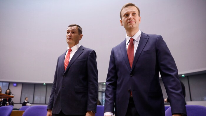 Alexei Navalny (right) and his brother Oleg during a hearing at the European Court of Human Rights in Strasbourg in 2018