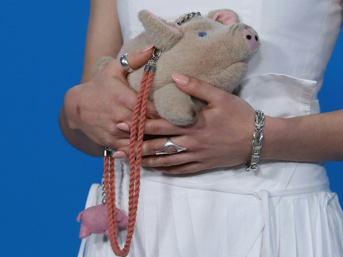 Besonderer Hingucker: Die süße Schweinchen-Tasche