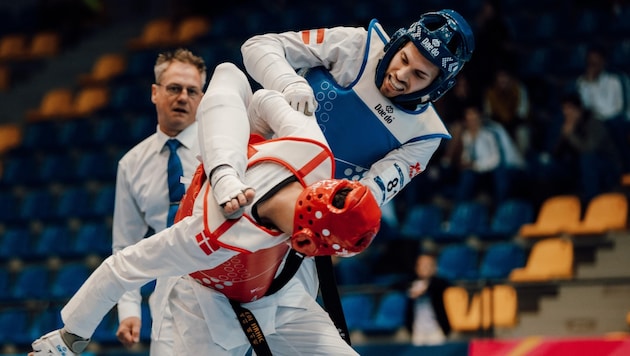 Mit Händen und Füßen um Olympia: Radojkovic (blau). (Bild: GEPA pictures/ Matic Klansek)