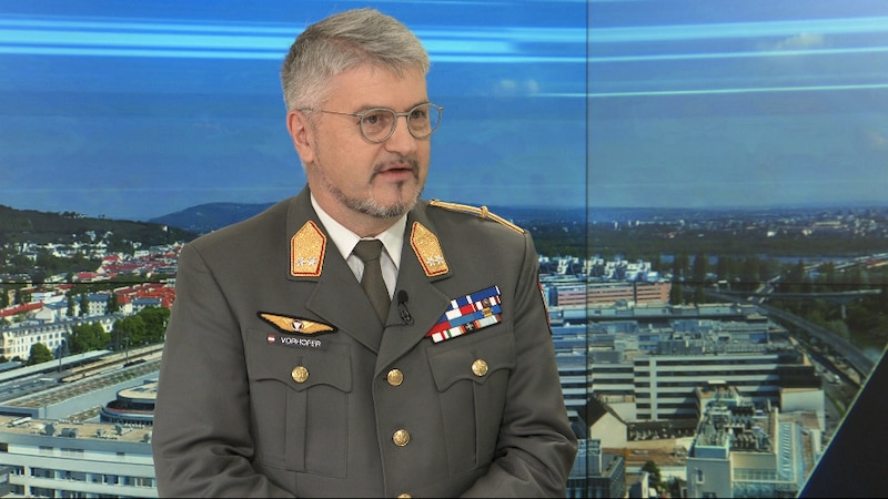 Tümgeneral Peter Vorhofer, Avusturya Silahlı Kuvvetleri Savunma Politikası Direktörlüğü Başkanı (Bild: krone.tv)