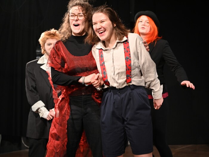 Ein rauschendes Theaterfest und Standing Ovations im Alten Bauhof, Rodlstraße 19. Das Theater ...