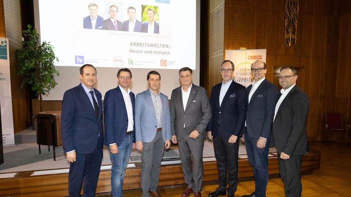 Die Volkswirtschaftliche Gesellschaft Kärnten lud zur Podiumsdiskussion (v.l.): Herwig Draxler (WK), Siegfried Huber (LK), René Willegger (ÖGB), Jürgen Mandl (WK), Timo Springer (IV), Felix Justich („Krone“), Meinrad Höfferer (WK)