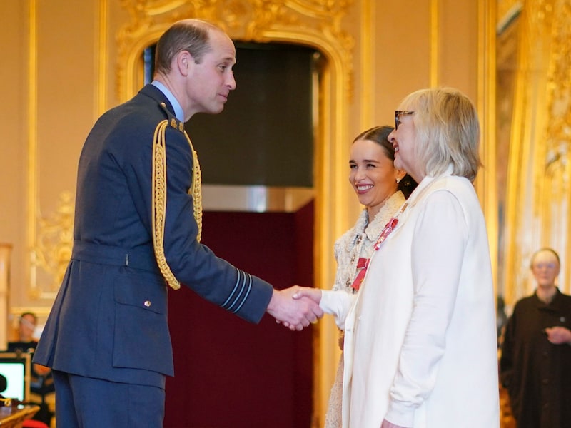 Prinz William gratuliert Clarke und ihrer Mutter. (Bild: APA/Yui Mok/PA via AP)